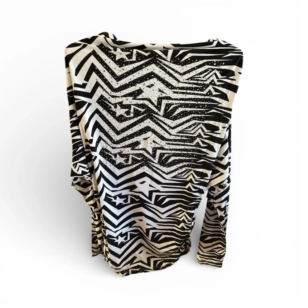 Off the Shoulder Women’s Medium Black and White Zigzag Star Pattern Glam Top
